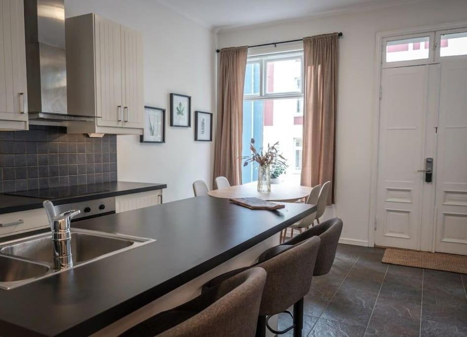 In The Heart Of Brosundet! Fully Equipped 3 Bed Room Ap 奥勒松 外观 照片